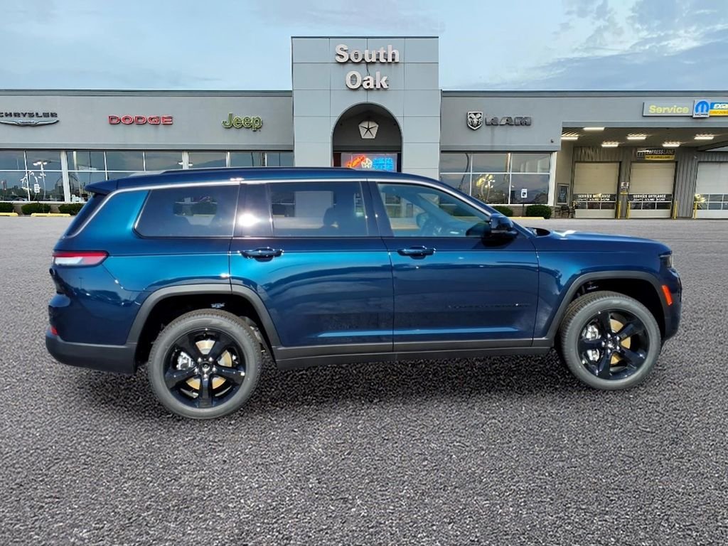New 2026 Fathom Blue Pearl-Coat Exterior Paint Jeep Limited image 2