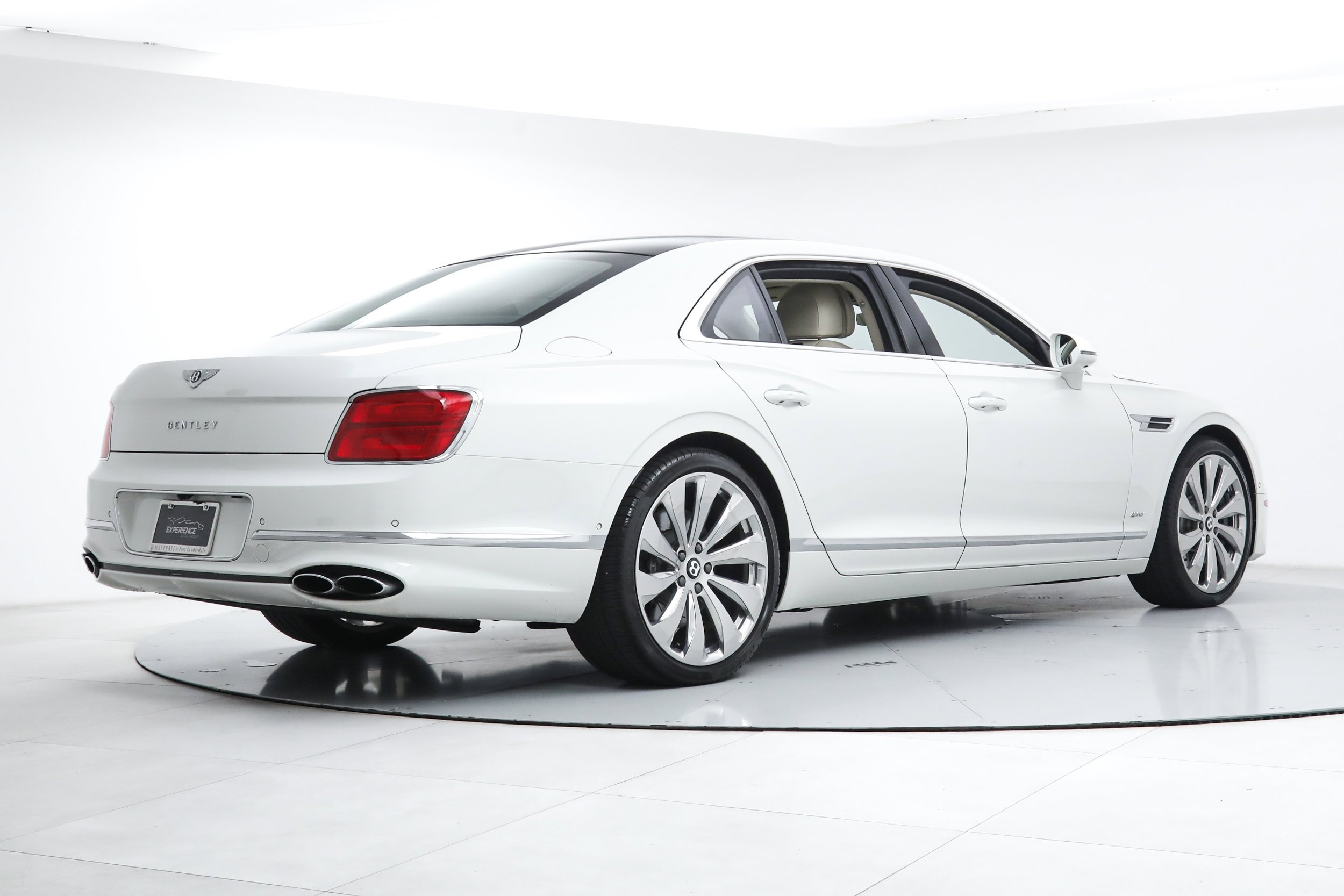 Used 2022 White Bentley  image 5