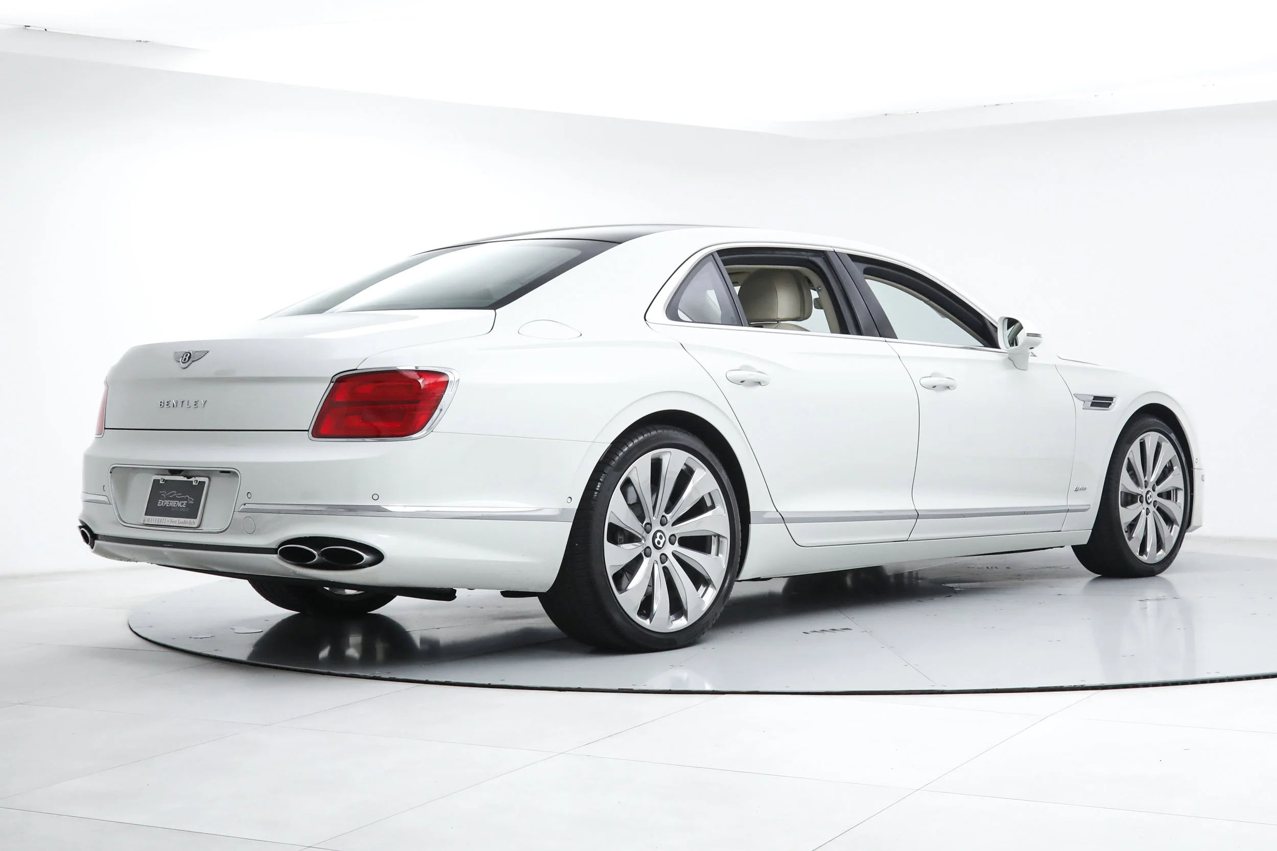 Used 2022 White Bentley  image 5