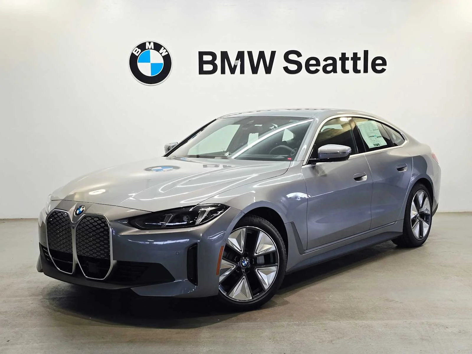 New 2026 Skyscraper Grey Metallic BMW xDrive40 image 1