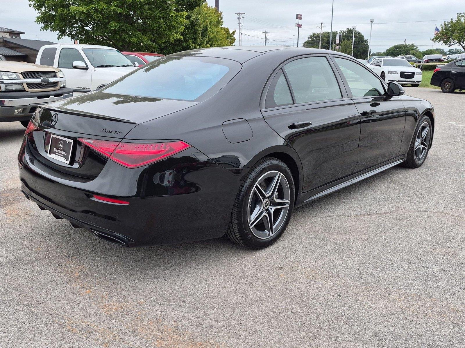 Used 2025 Obsidian Black Metallic Mercedes-Benz S 580e image 5