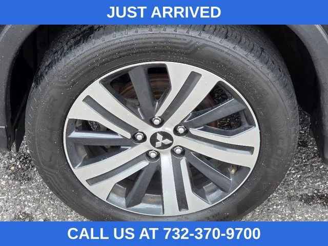 Used 2020 Labrador Black Metallic Mitsubishi 2.0 SE image 18