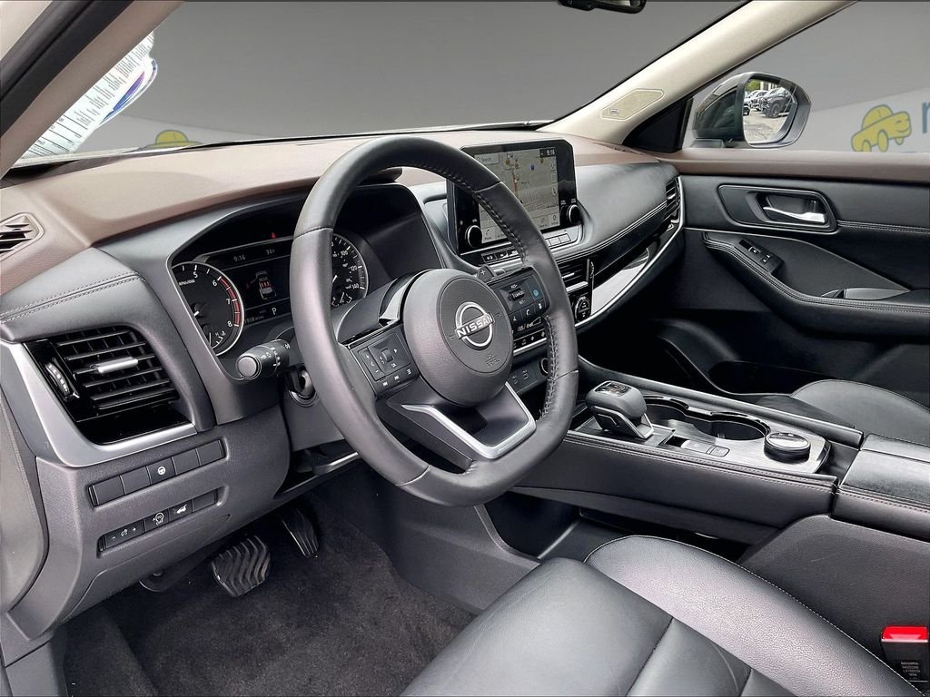 Used 2023 Pearl White Tricoat/Super Black Nissan SL image 8