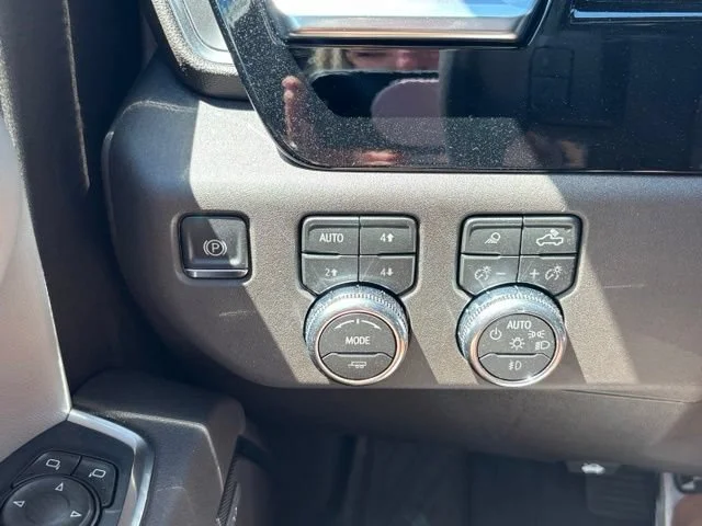 New 2026 Summit White GMC SLT image 32