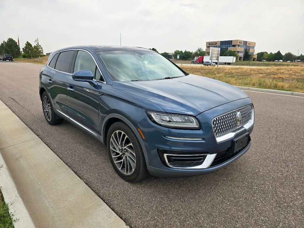 Used 2019 Blue Diamond Metallic Lincoln Reserve image 7