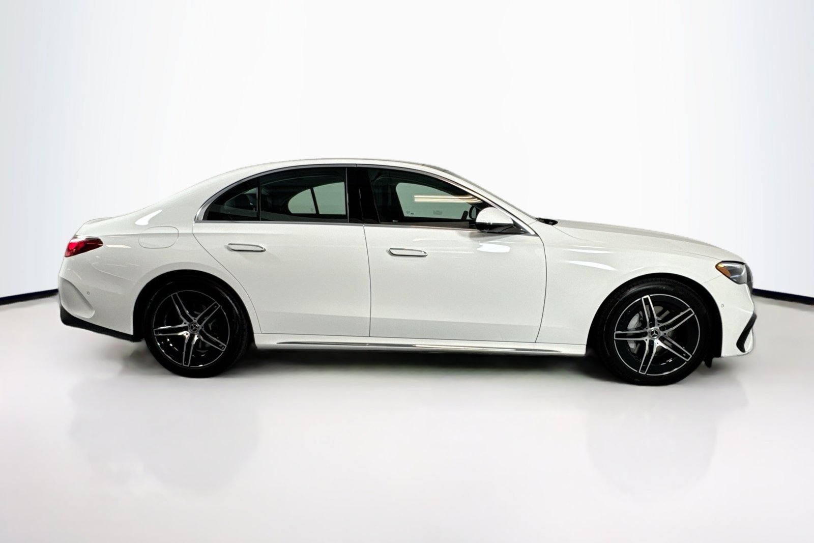 New 2026 Polar White Mercedes-Benz E 350 image 4
