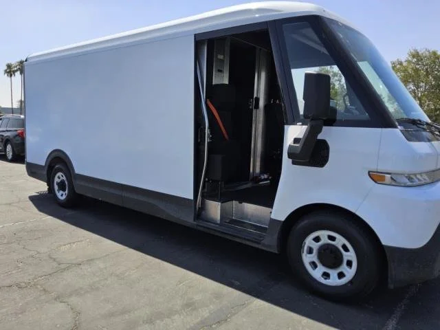 Used 2024 Oyster White BrightDrop EJY image 10