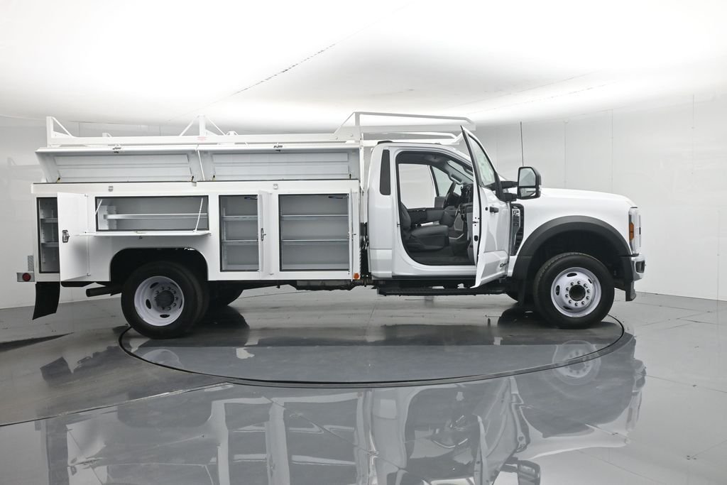 2025 Ford F-550 Super Duty Chassis Cab XL - Photo 4