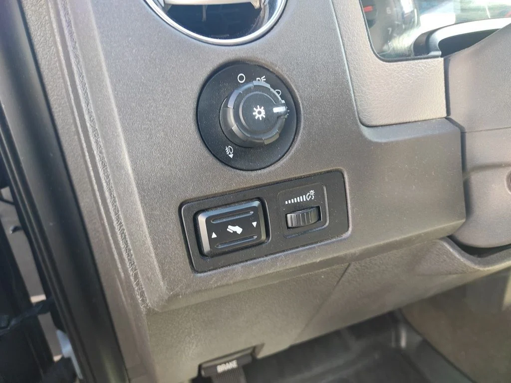 Used 2010 White Ford XLT image 12