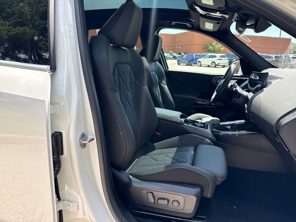 New 2026 White BMW 30 xDrive image 25