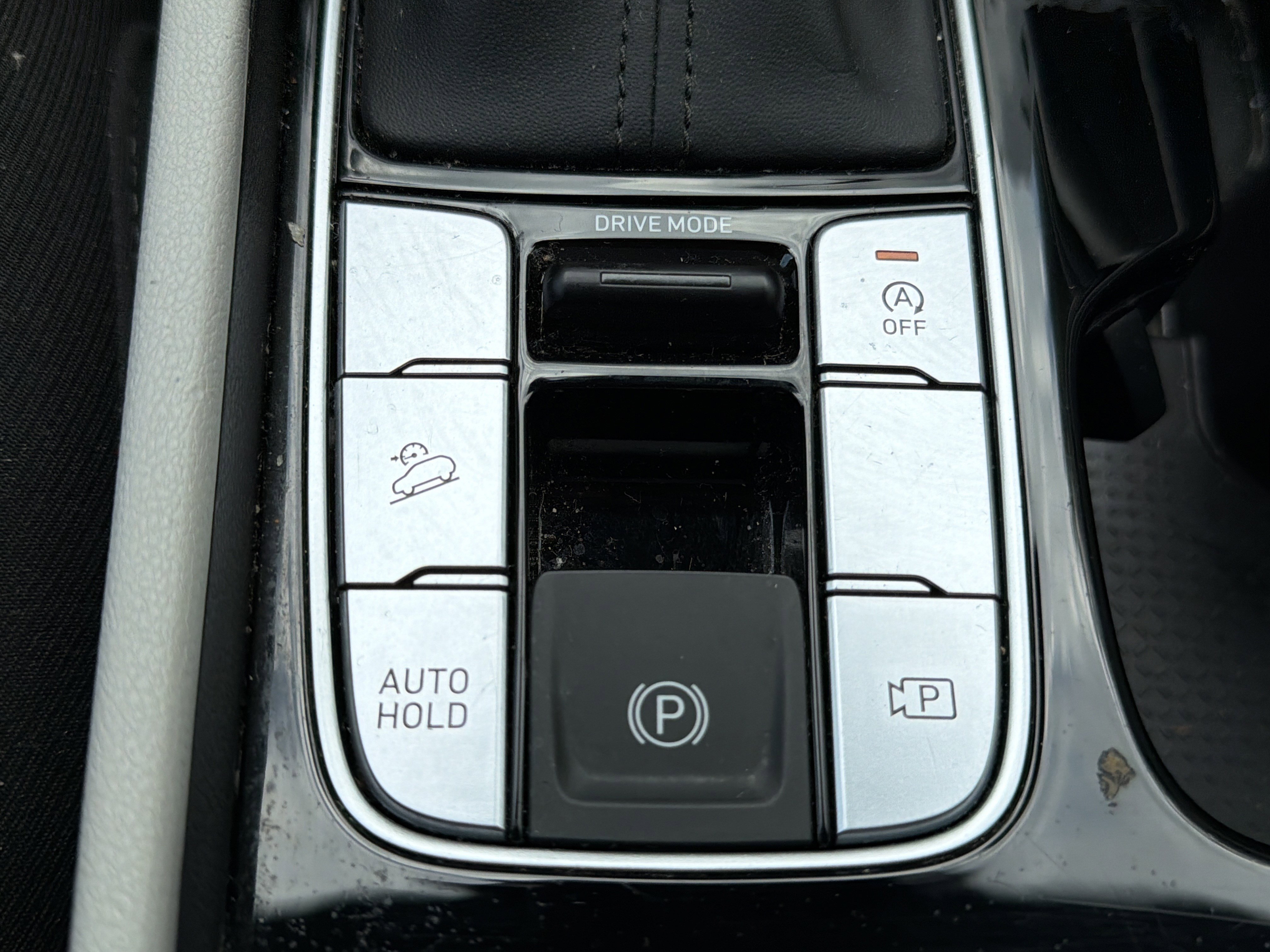 Used 2024 Dark Gray Metallic Hyundai SEL image 9