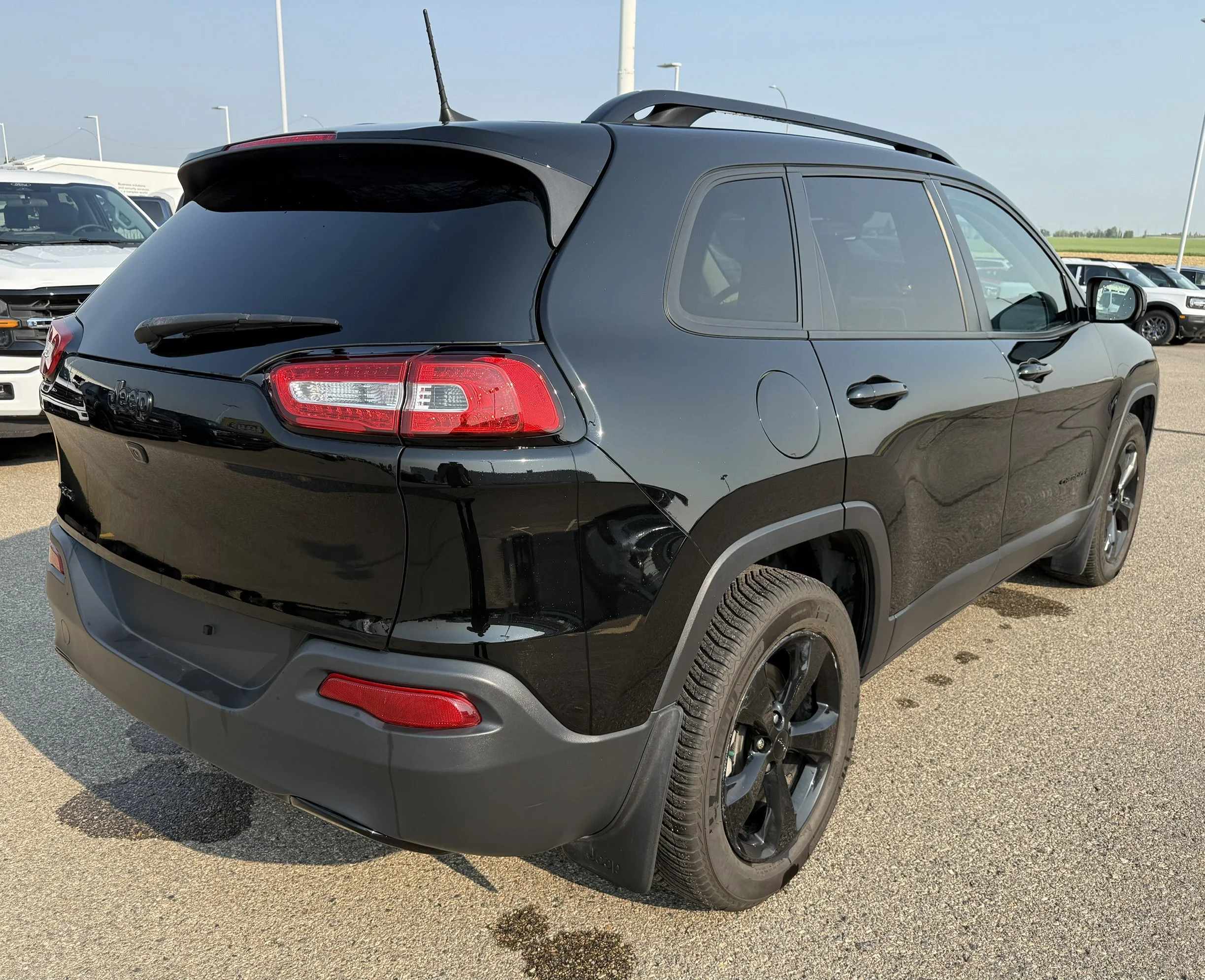 Used 2018 Diamond Black Crystal Pearl Jeep LIMITED **New Arrival** image 5