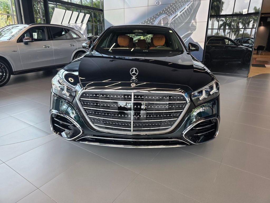 New 2027 Emerald Green Metallic Mercedes-Benz S 580 image 2