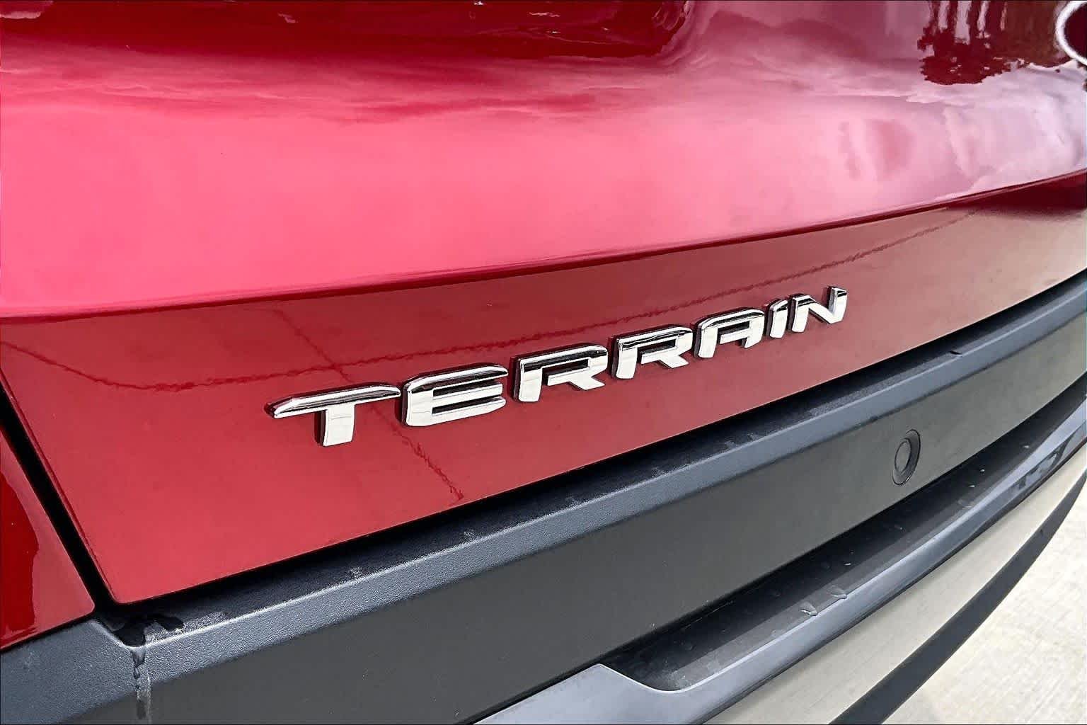 Used 2026 Volcanic Red Tintcoat GMC FWD Elevation image 30