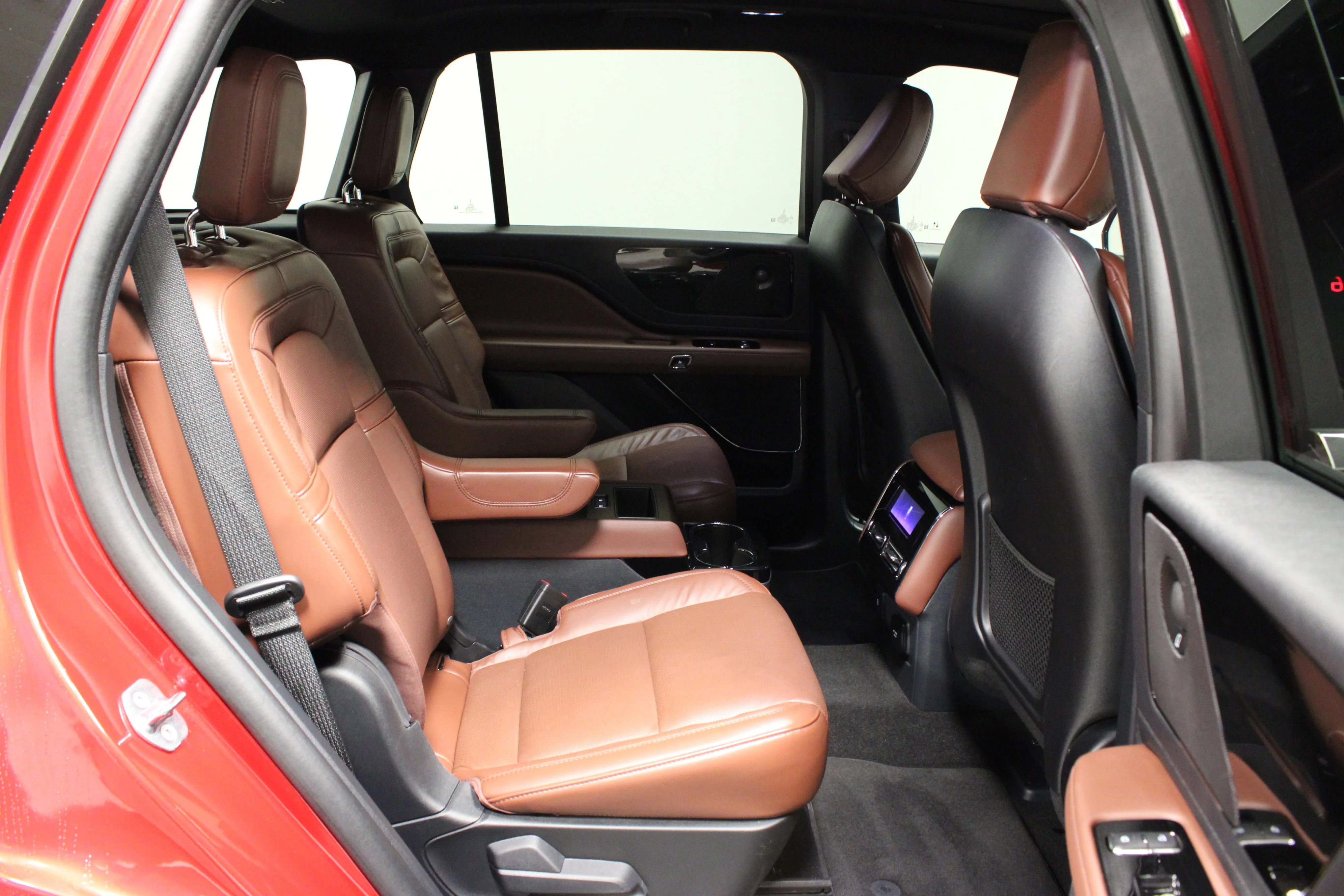 Used 2025 Red Carpet Tinted Clearcoat Lincoln Reserve image 16