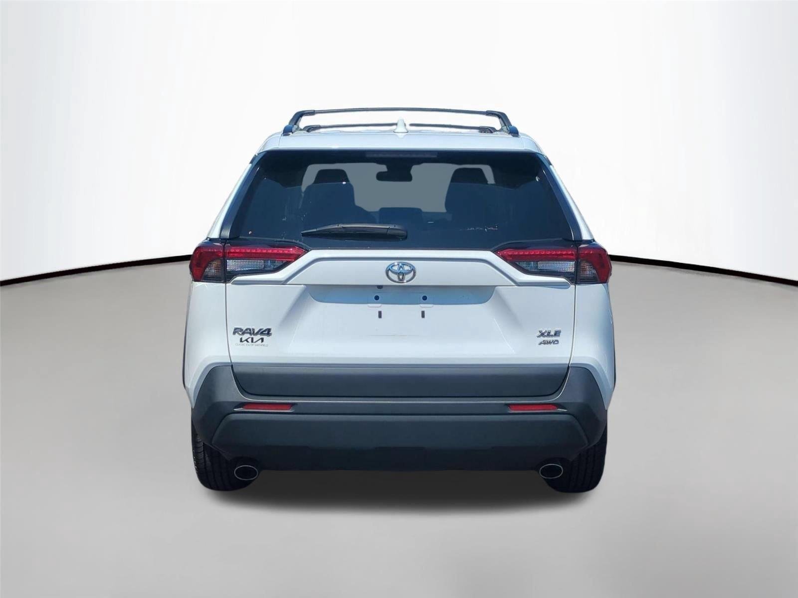 Used 2022 White TOYOTA  image 4