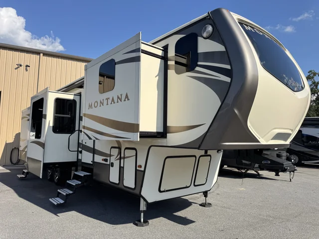 Pre-Owned 2017 Keystone Montana