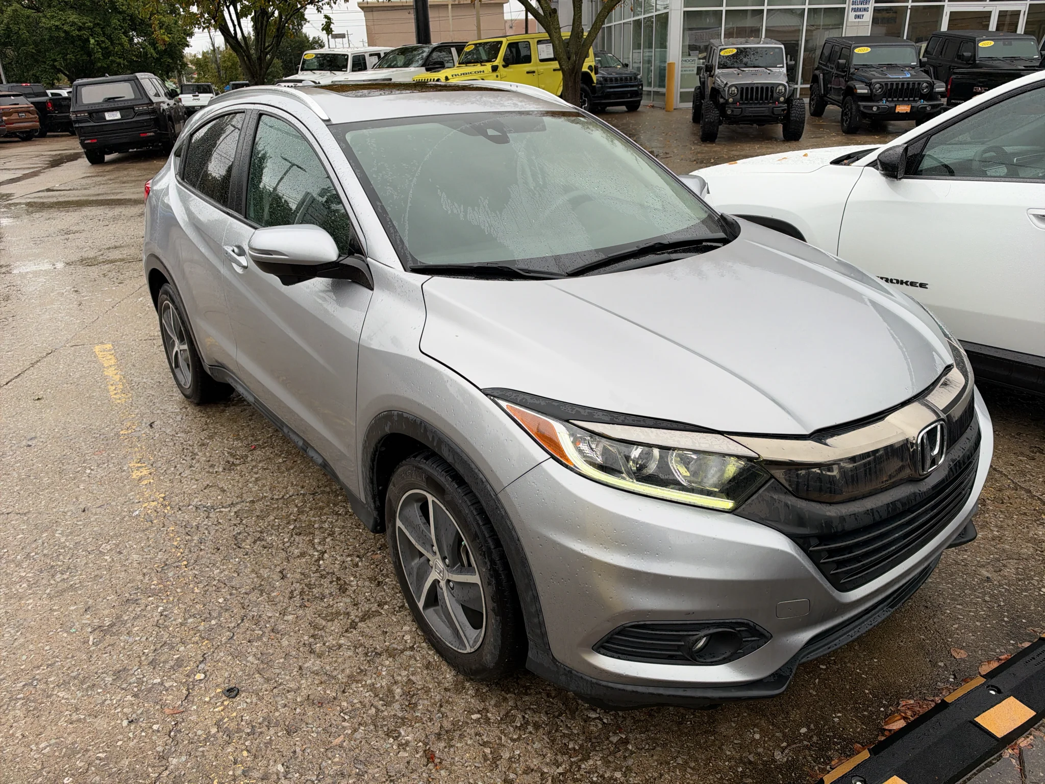 Used 2022 Lunar Silver Metallic Honda EX image 4