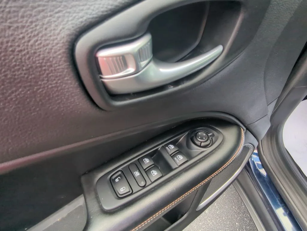 Used 2021 Blue Jeep Latitude image 13
