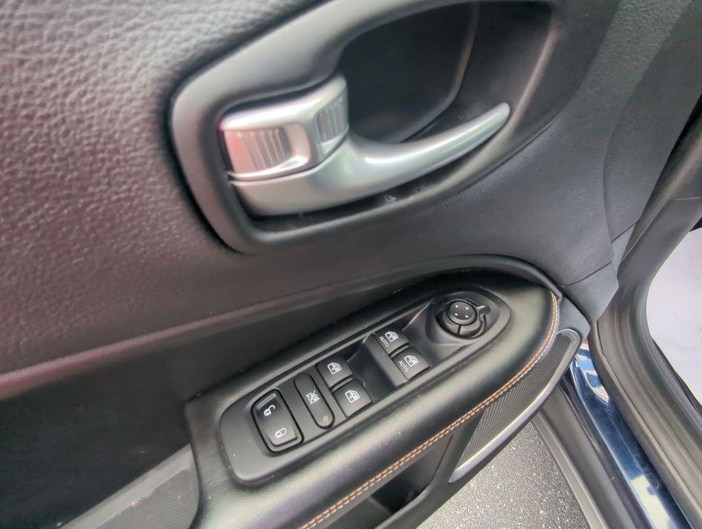 Used 2021 Blue Jeep Latitude image 13