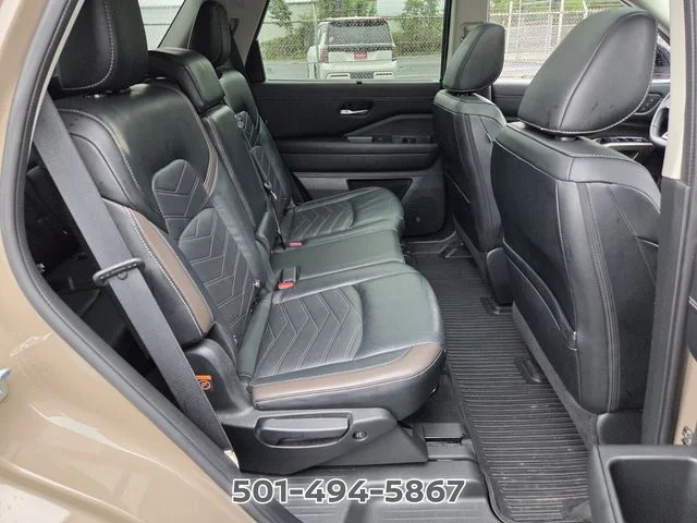 Used 2023 Black Nissan Platinum image 16