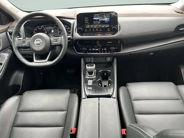 Used 2021 White Nissan SL image 18