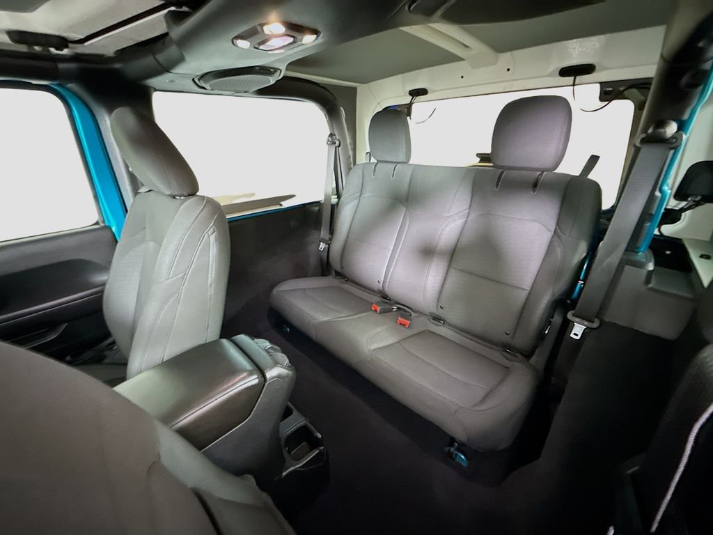Used 2019 Bikini Pearlcoat Jeep Sport S image 21