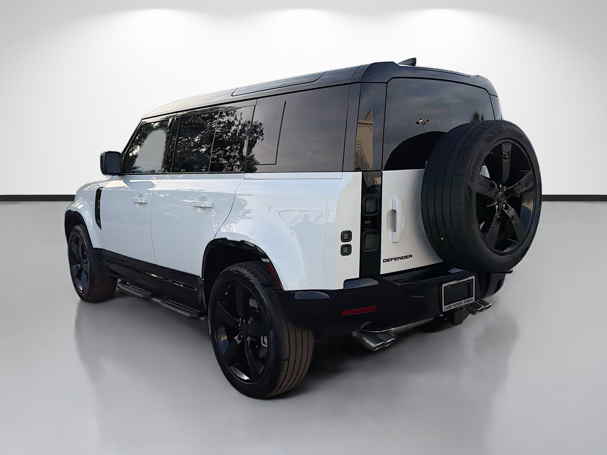 New 2026 Fuji White Land Rover X-Dynamic SE image 3