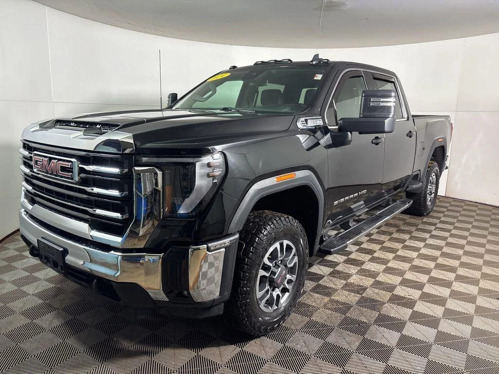 Used 2024 Onyx Black GMC SLE image 22
