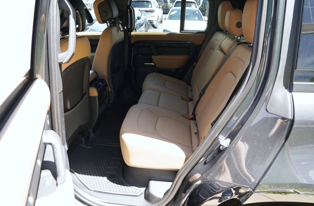 Used 2026 Gray Land Rover X-Dynamic SE image 29