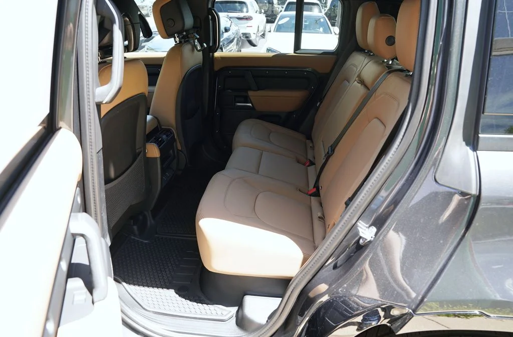 New 2026 Carpathian Grey Land Rover X-Dynamic SE image 30