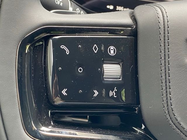 Used 2025 Black Land Rover Dynamic SE image 24