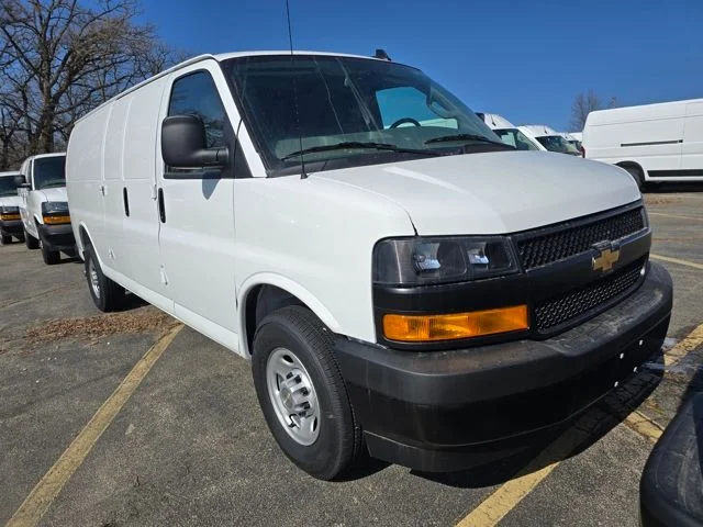 2025 Chevrolet Express 2500 Extended Work Van HD's photo