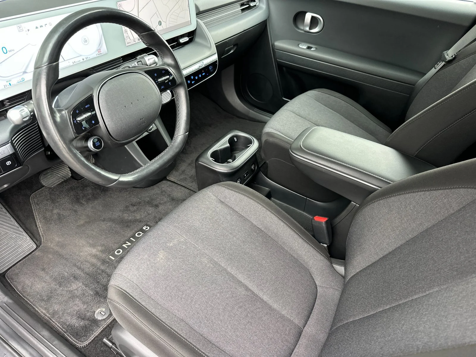 Used 2024 Gray Hyundai SEL image 9