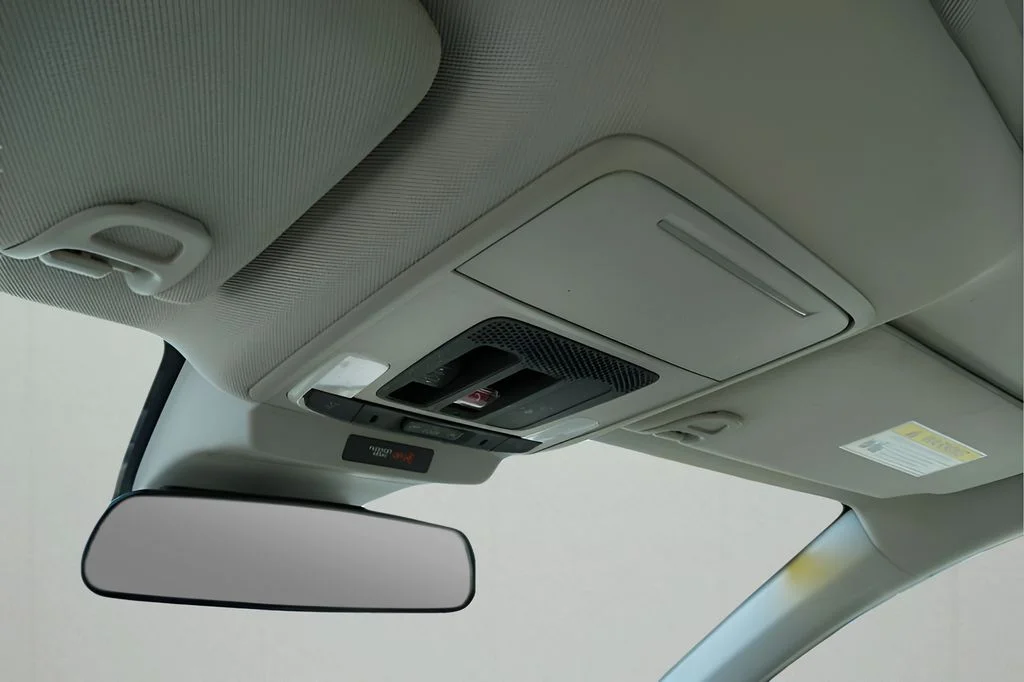 Used 2025 White Honda SE image 27