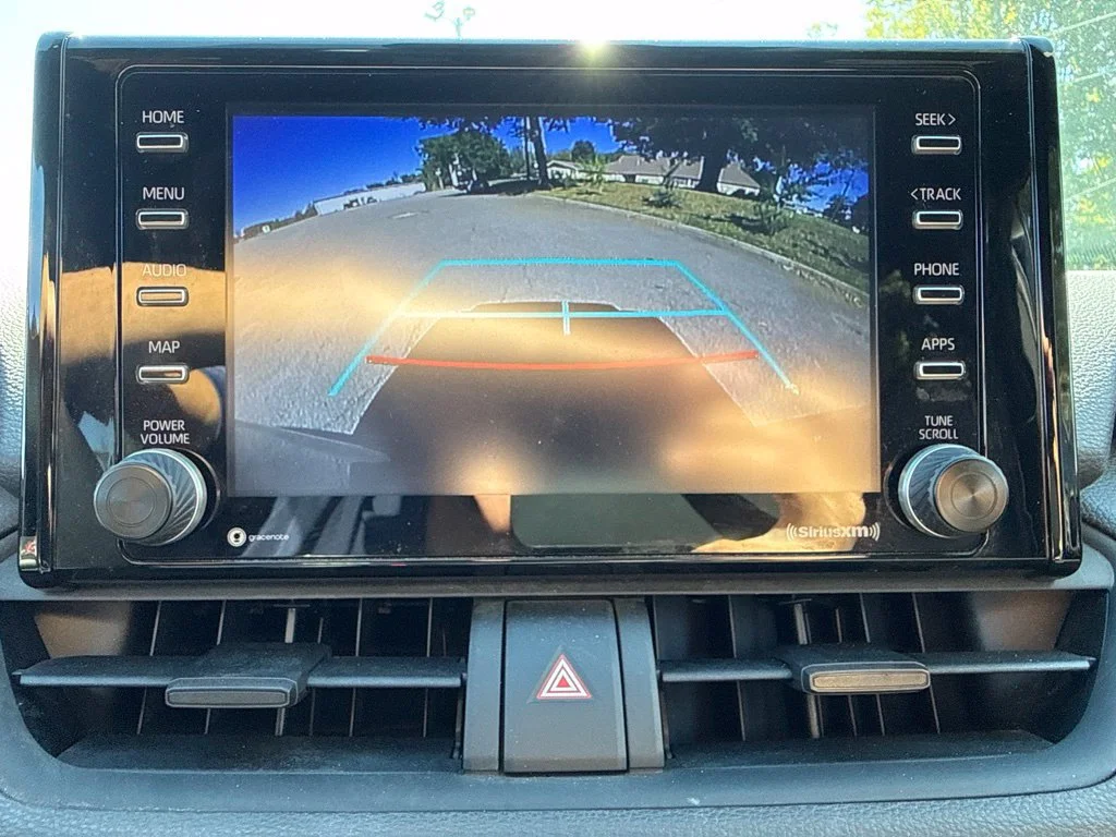 Used 2021  Toyota SE image 27