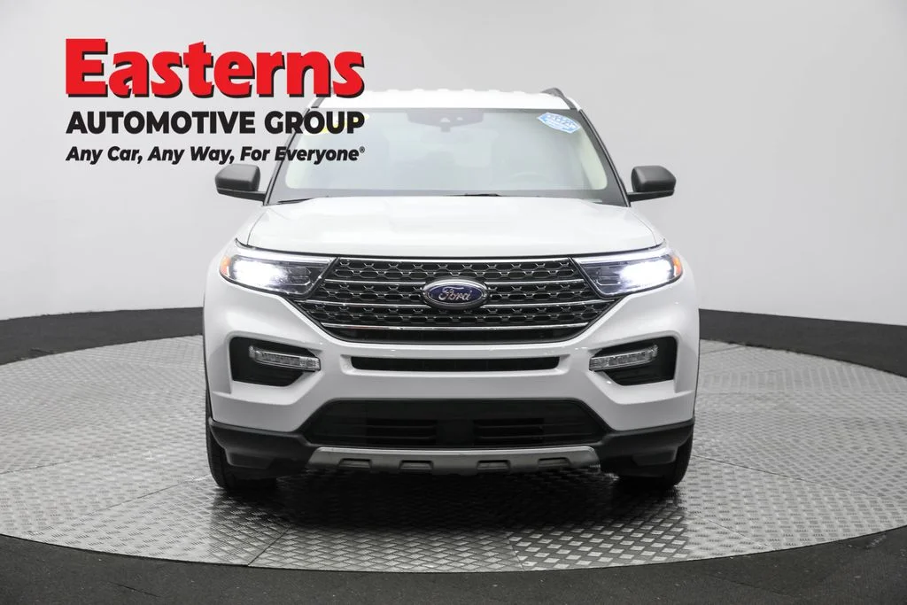 Used 2023 White Ford XLT image 2