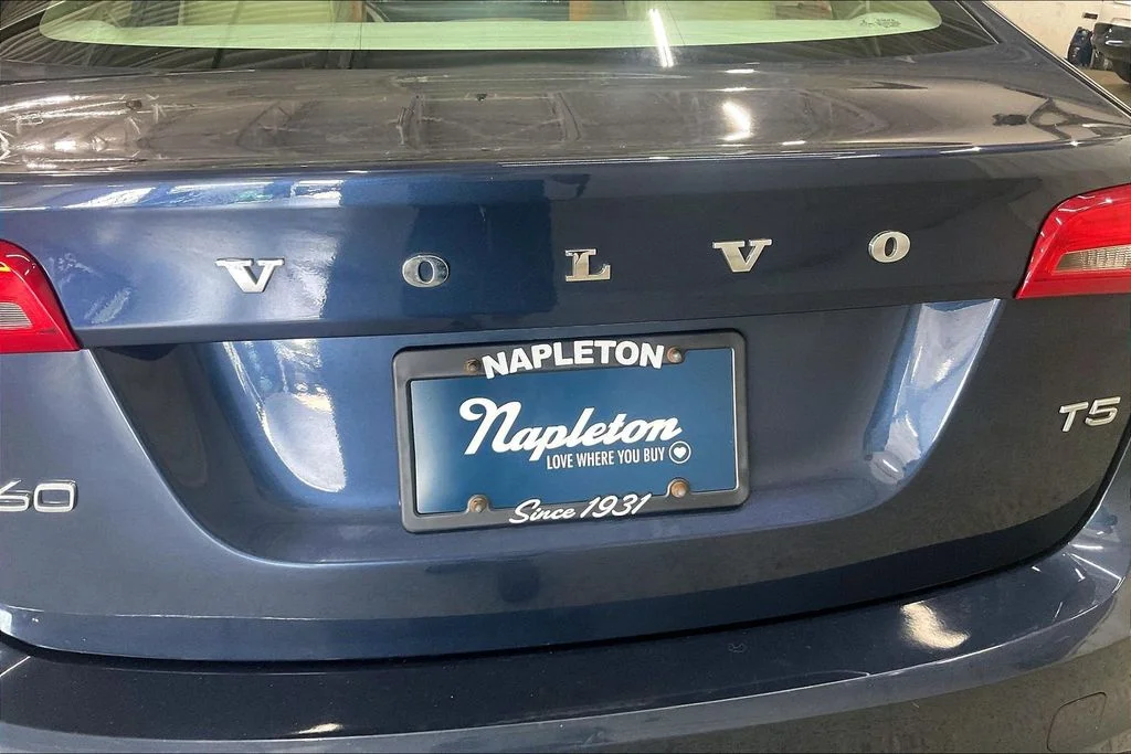 Used 2015 Blue Volvo T5 Premier image 32