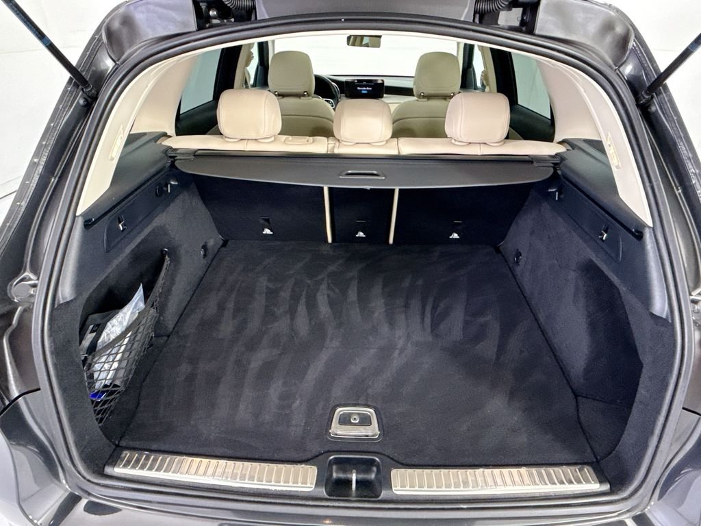 Certified Used 2022  Mercedes-Benz GLC 300 image 26