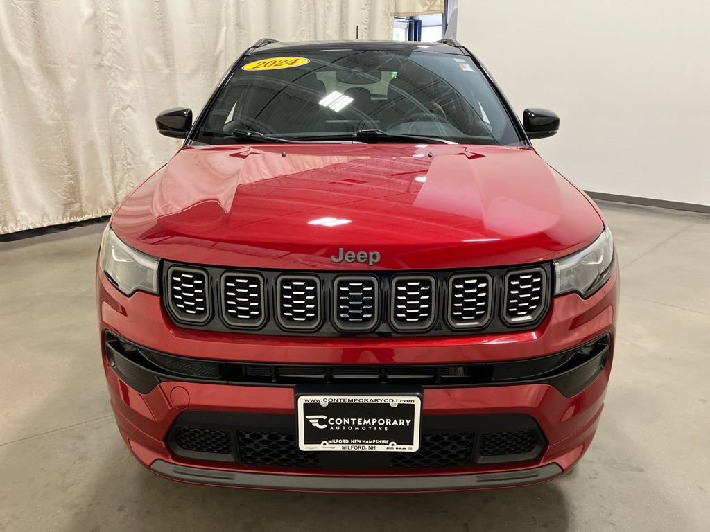 Used 2024 Red Hot Pearlcoat Jeep Limited image 22