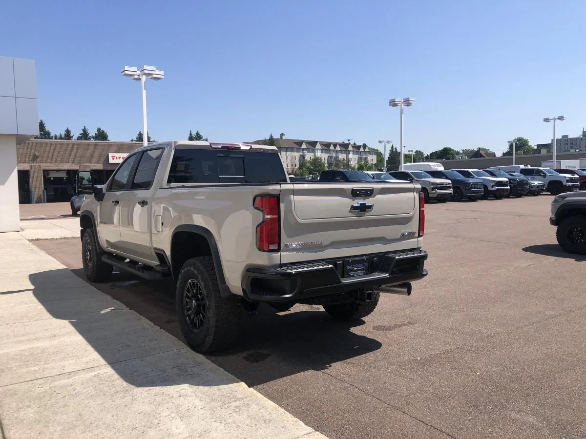 New 2026 White Chevrolet 4wd Crew Cab 159 image 5