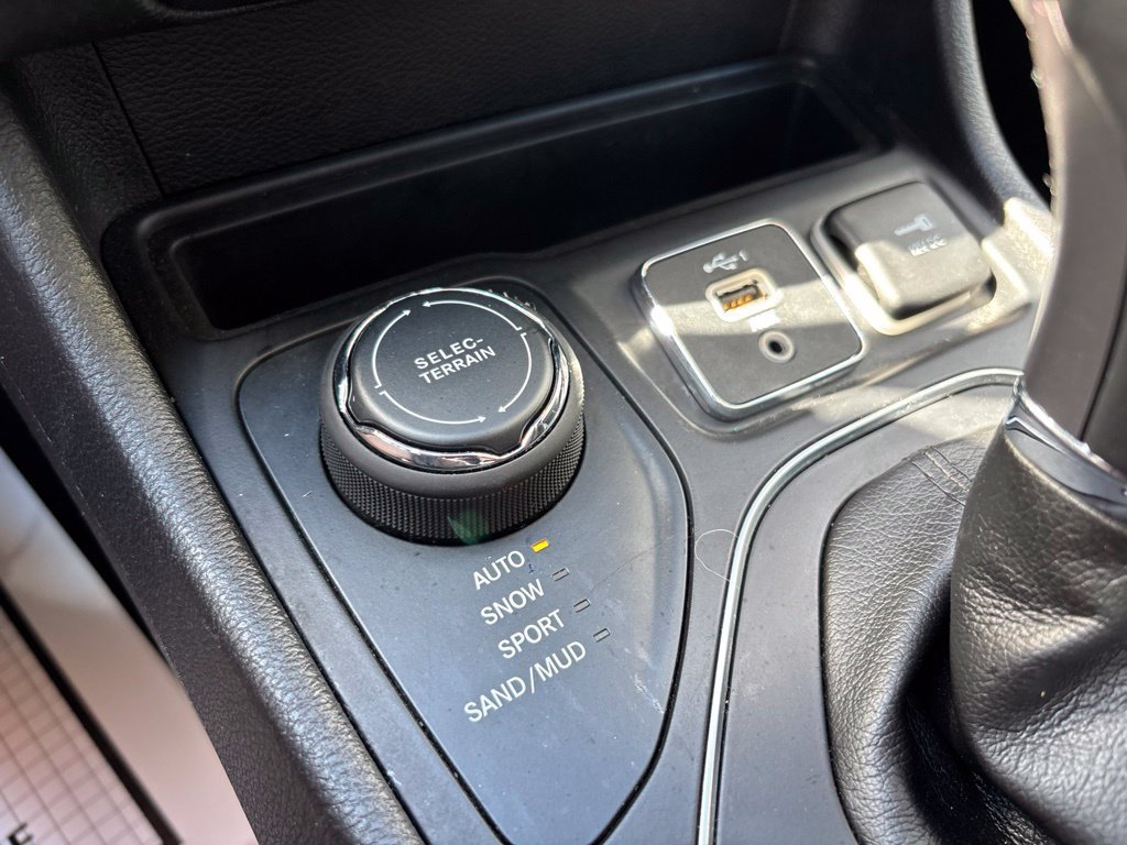 Used 2019 Black Jeep Latitude Plus image 26
