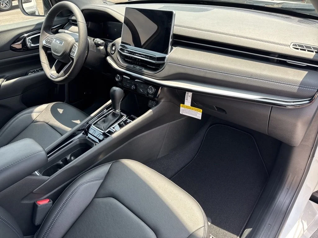 2025 Jeep Compass Limited - Photo 25