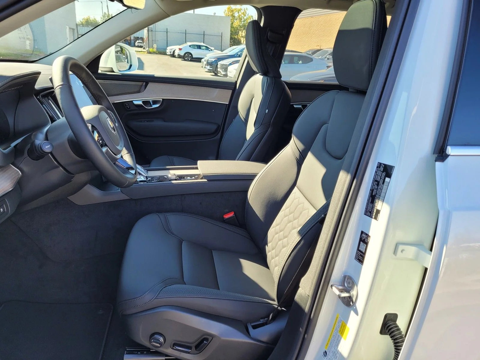 New 2026 White Volvo T8 Plus image 9