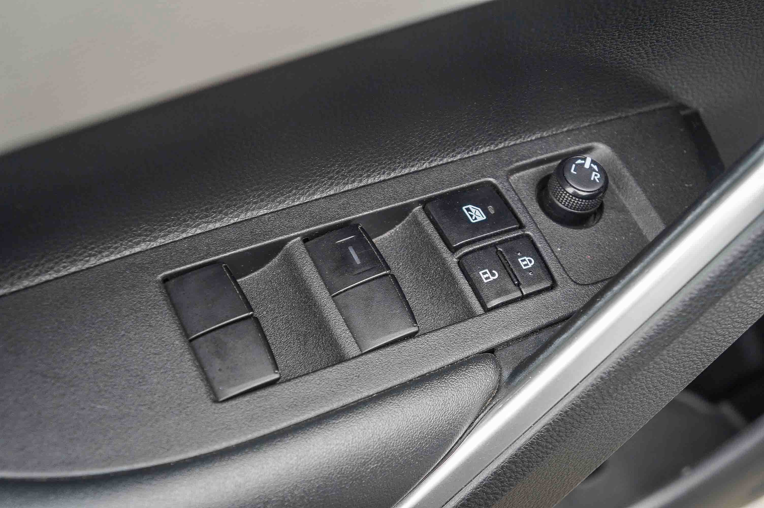 Used 2022 WIND CHILL PEARL TOYOTA TRUCK LE image 22