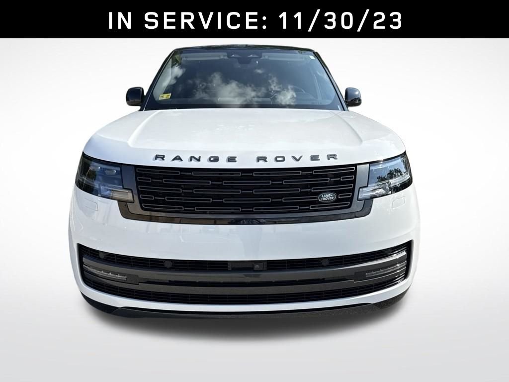 Used 2024 White Land Rover SE image 2