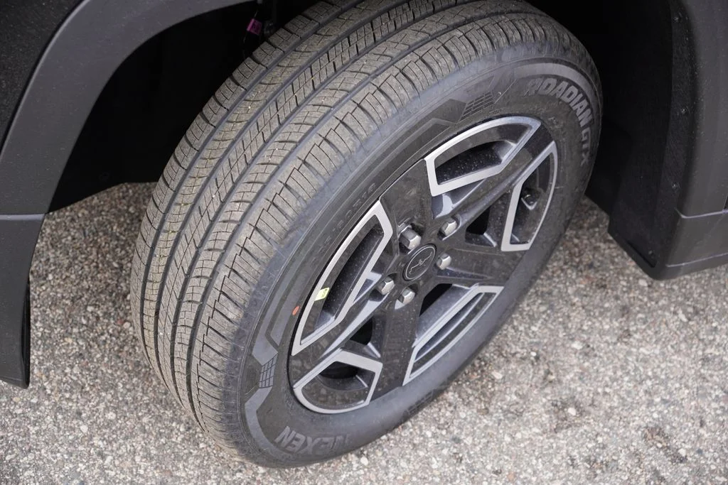 New 2026 Diamond Black Crystal Pearlcoat Jeep Laredo image 9