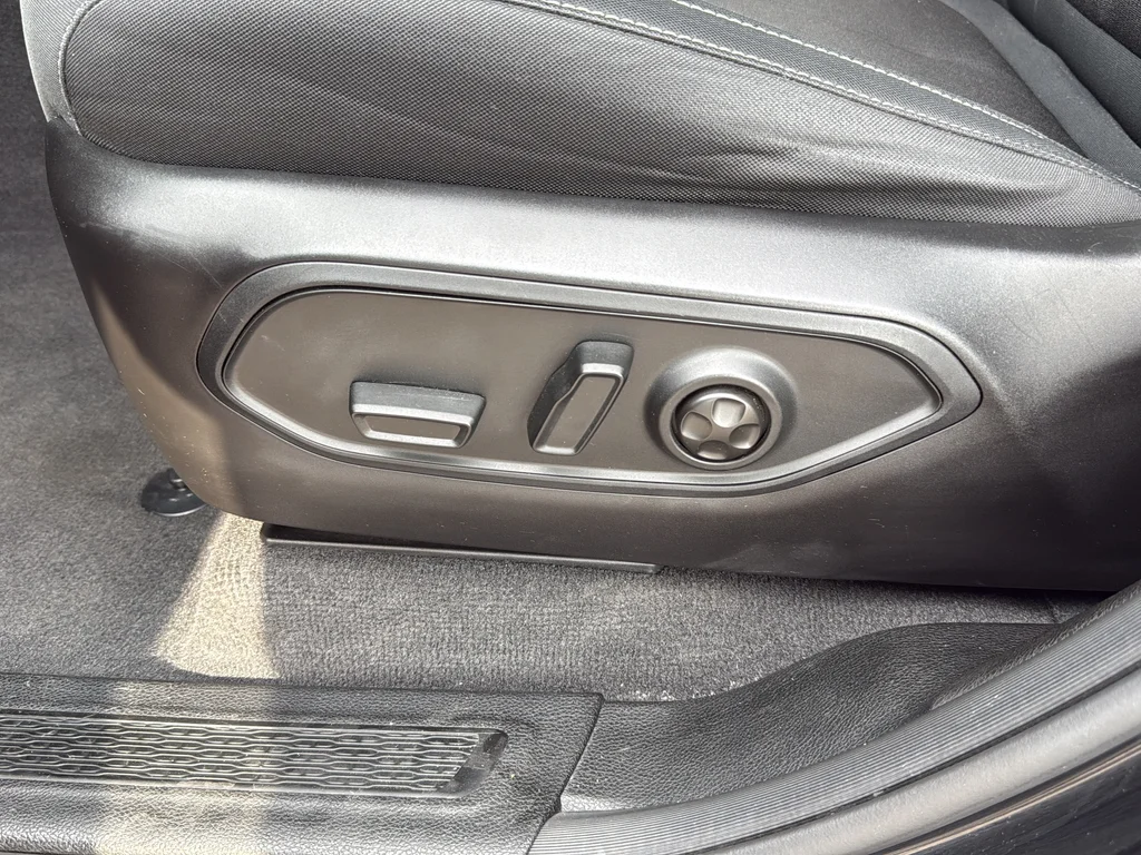 Used 2022 Black Jeep Laredo image 18