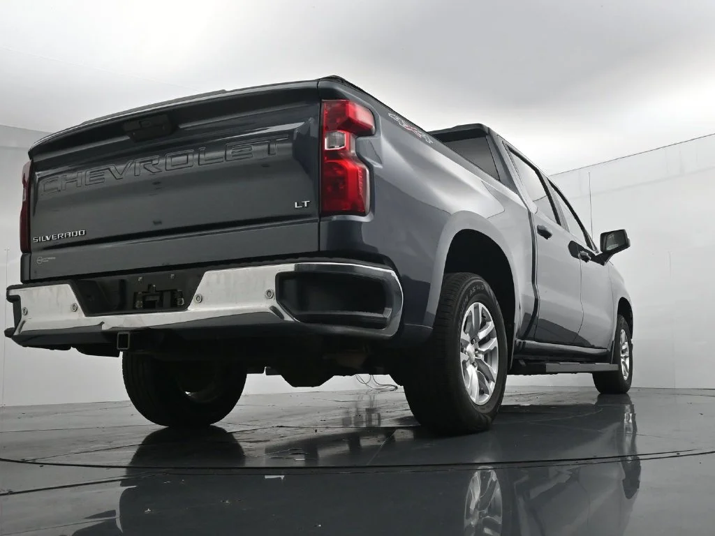 Used 2020 Gray Chevrolet LT image 21