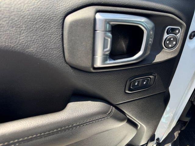 Used 2022 White Jeep Unlimited Sahara image 15